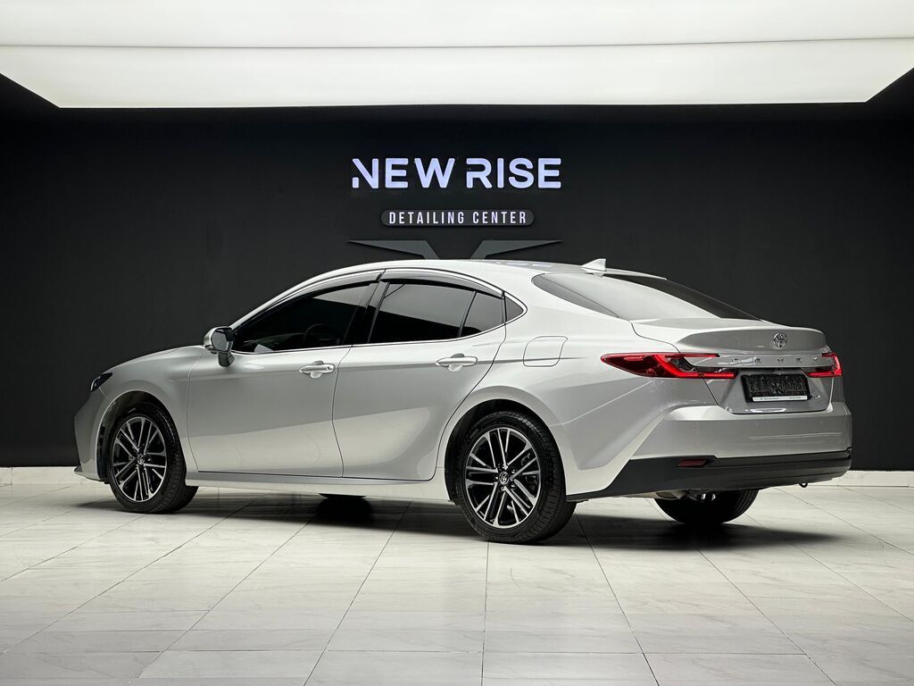 Toyota Camry: 2026 г., 2.5 л, Гибрид, Седан: фото 6