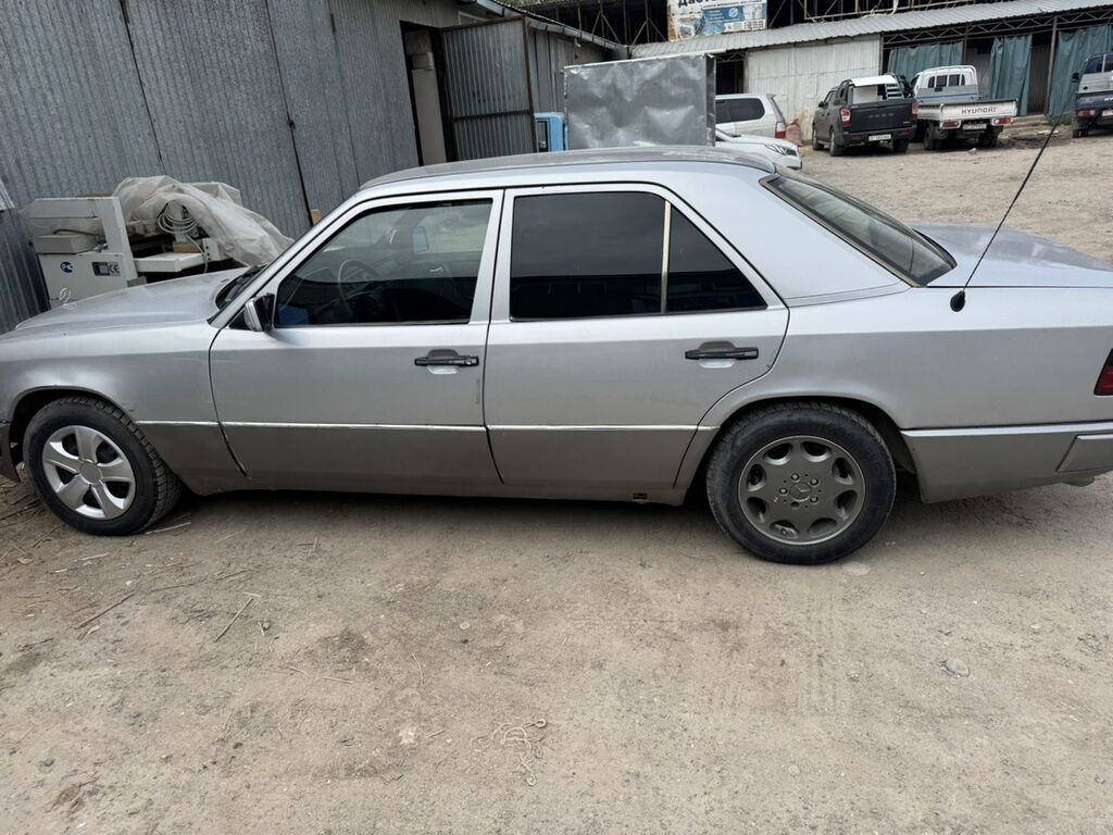 Mercedes-Benz E-Class: 1992 г., 2.3 л, Механика, Седан: фото 5