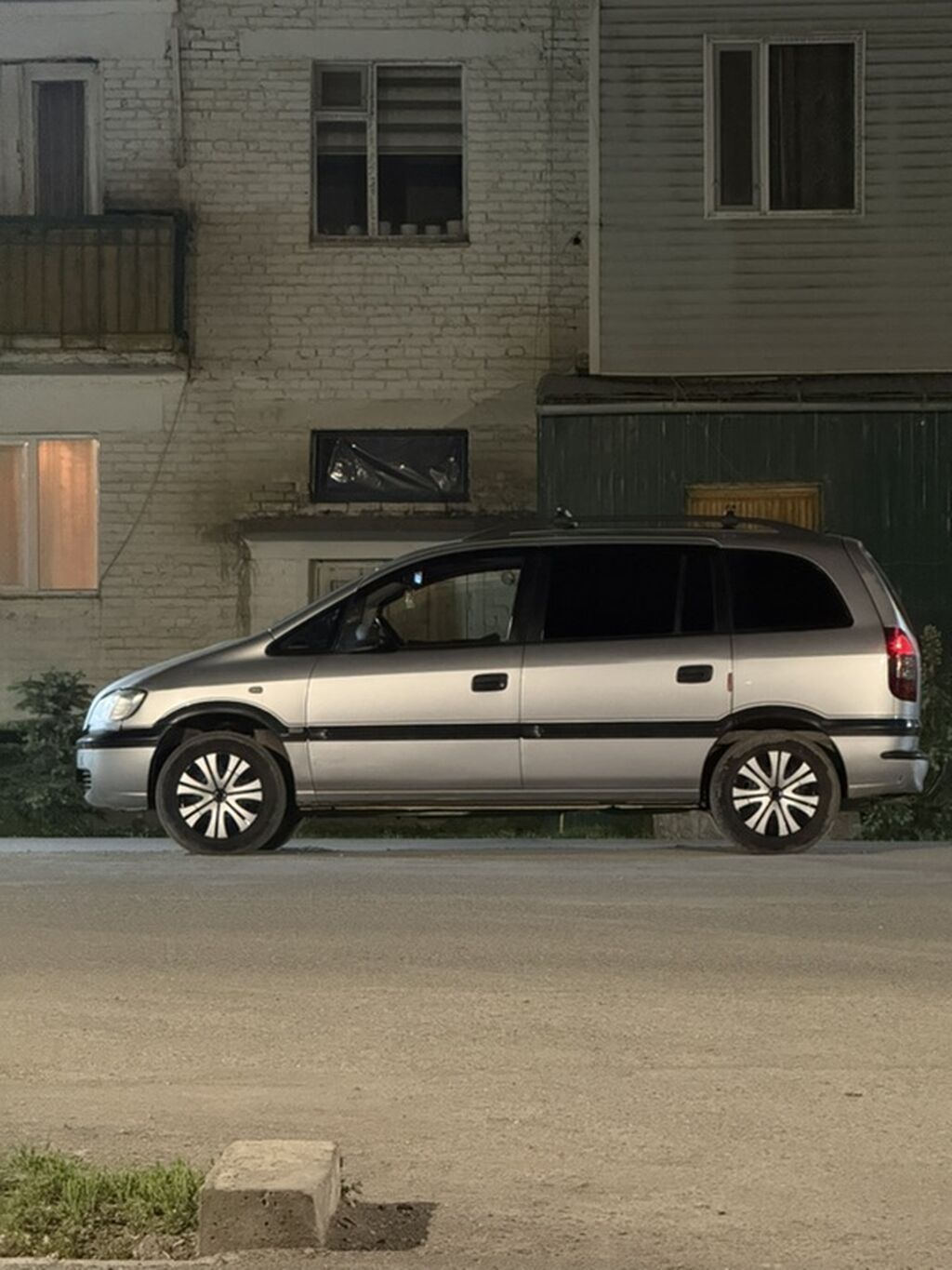 Opel Zafira: 2002 г., Механика, Бензин, Минивэн: фото 2