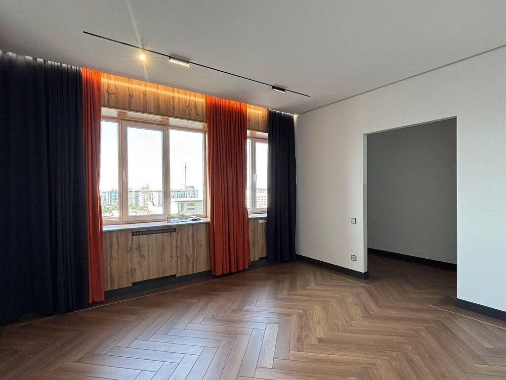 4 комнаты, 141 м², Золотой квадрат Индивидуалка, 10 этаж, Дизайнерский ремонт: фото 3