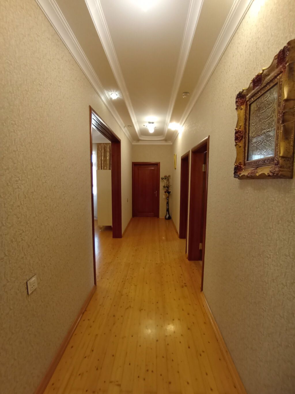 Qaraçuxur qəs. 10 otaq, 300 kv. m, Orta təmir