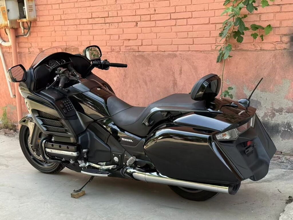 HONDA GOLD WING F6B | 2013 | 1800 см³ Пробег всего 15 000 км!: фото 8