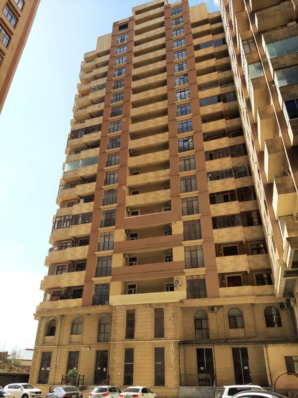 3 otaqlı, Yeni tikili, m. 20 Yanvar, 122 kv. m