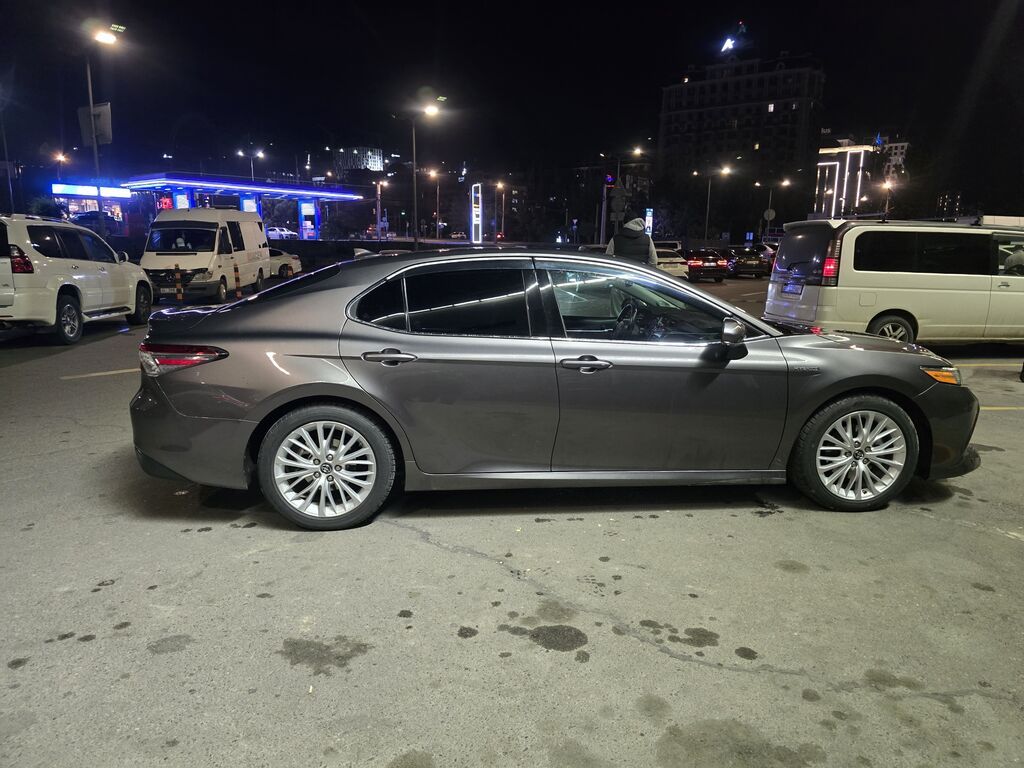 Toyota Camry: 2017 г., Гибрид, Седан: фото 2