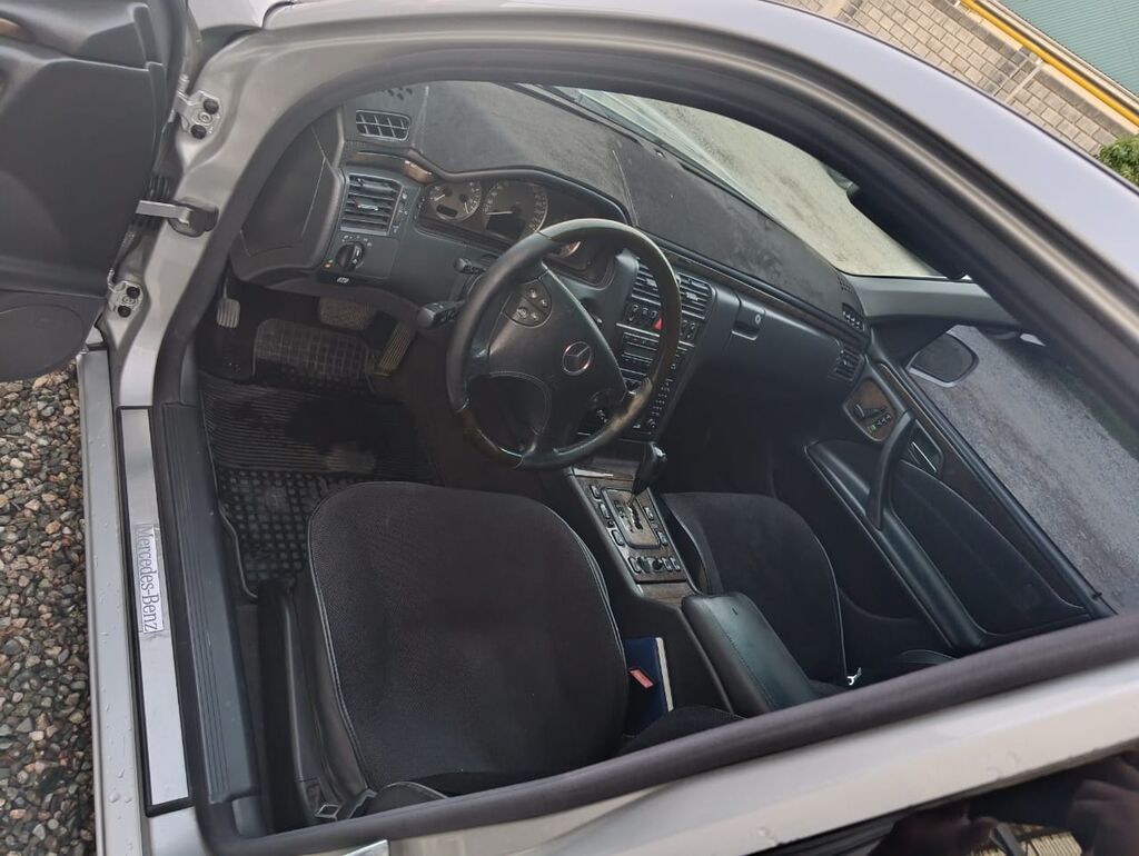 Mercedes-Benz E-Class: 2001 г., 4.3 л, Автомат, Бензин, Седан: фото 4