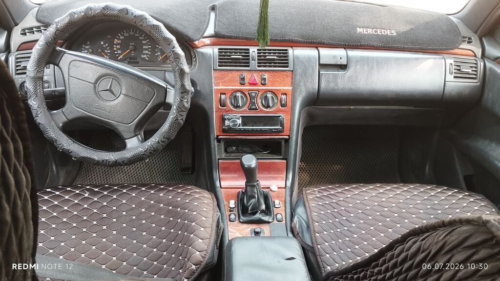 Mercedes-Benz E-Class: 1997 г., 2 л, Механика, Бензин, Седан — фото 7