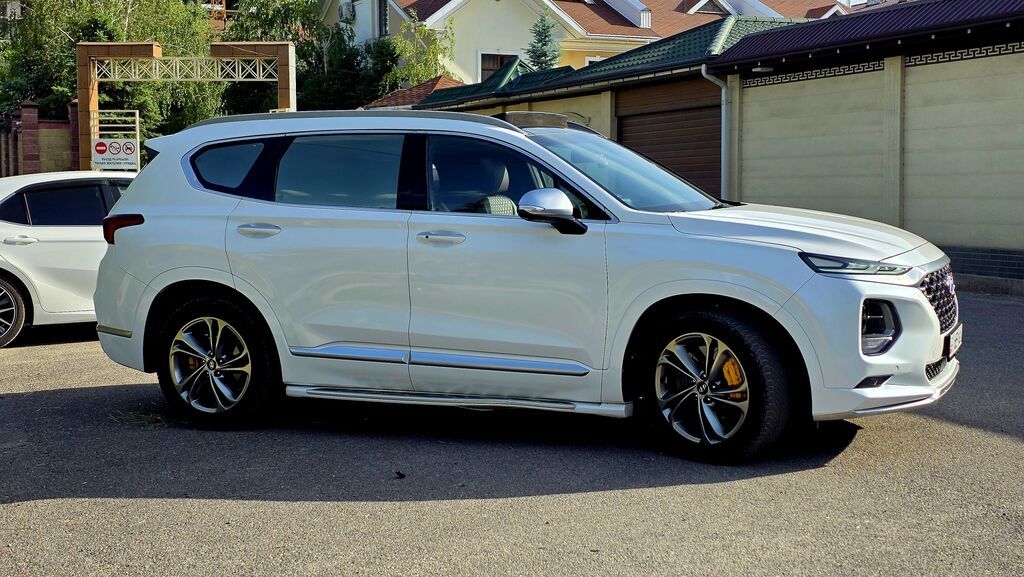 Hyundai Santa Fe: 2019 г., 2 л, Автомат, Бензин, Кроссовер: фото 4