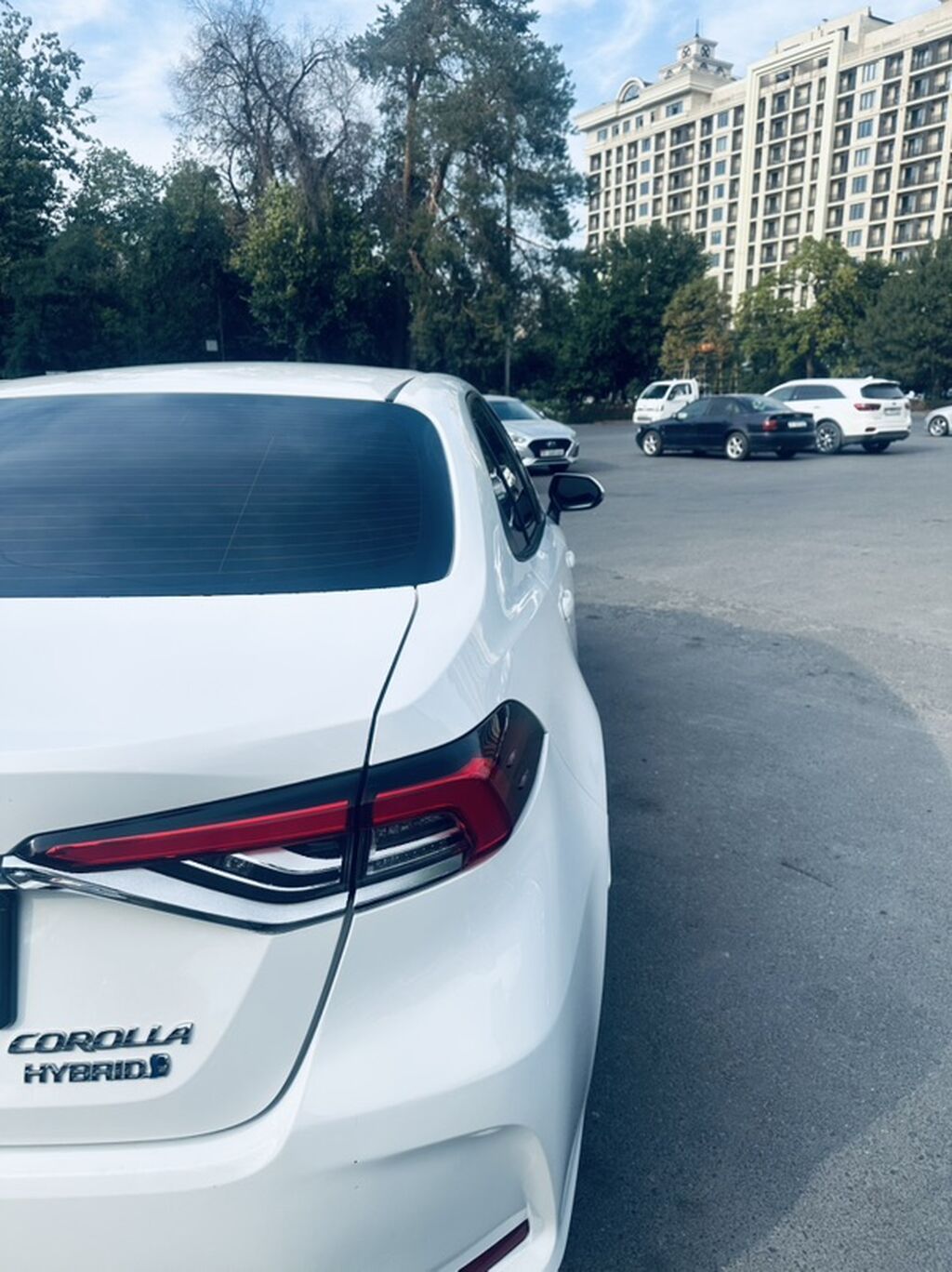 Toyota Corolla: 2021 г., 1.8 л, Гибрид, Седан: фото 2