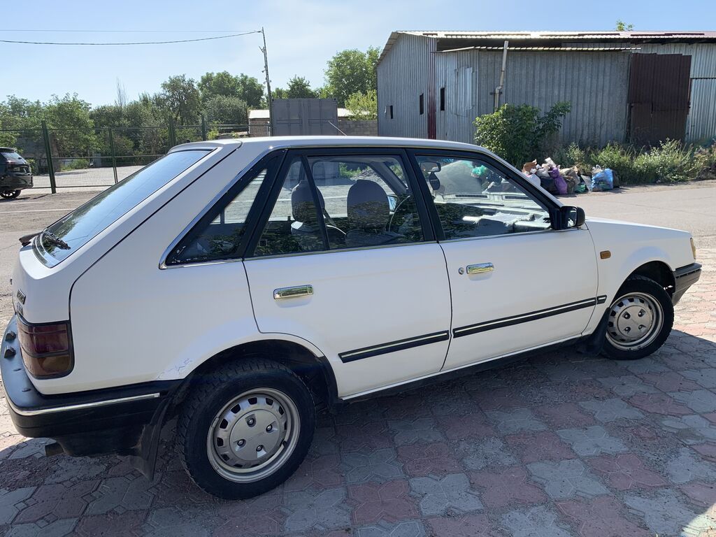 Mazda 323: 1987 г., 1.5 л, Механика, Бензин, Хэтчбэк — фото 2