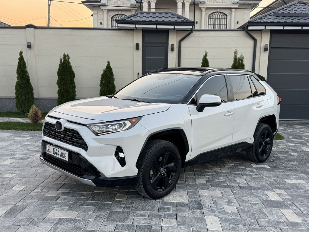 Toyota RAV4: 2022 г., 2.5 л, Автомат, Гибрид, Кроссовер: фото 2