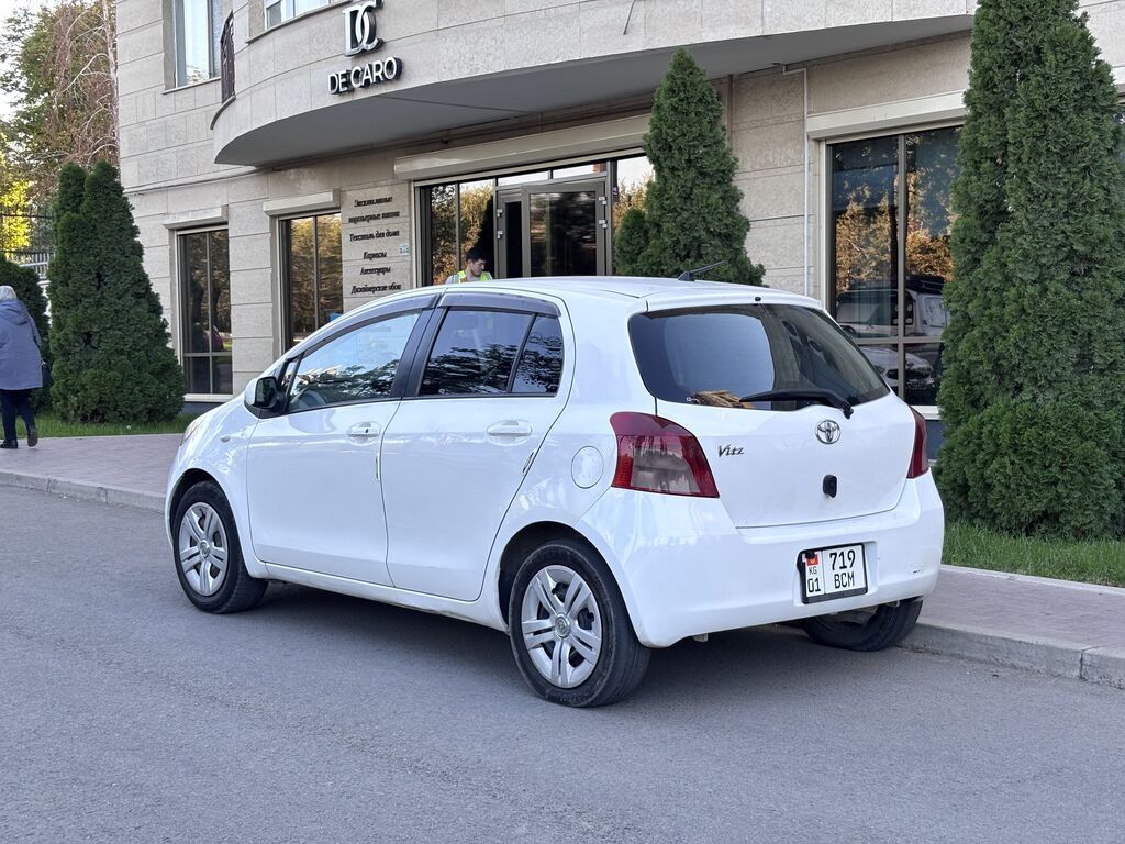 Toyota Vitz: 2005 г., 1.3 л, Вариатор, Бензин, Хэтчбэк: фото 4