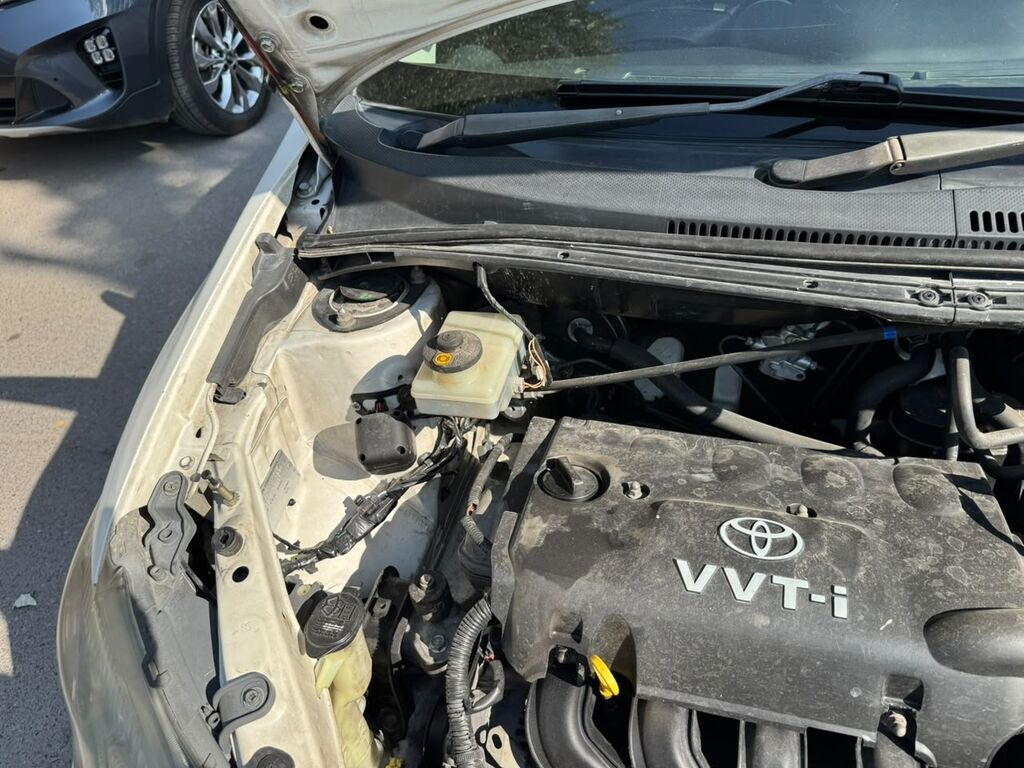 Toyota Ist: 2003 г., 1.3 л, Автомат, Бензин, Хэтчбэк: фото 8
