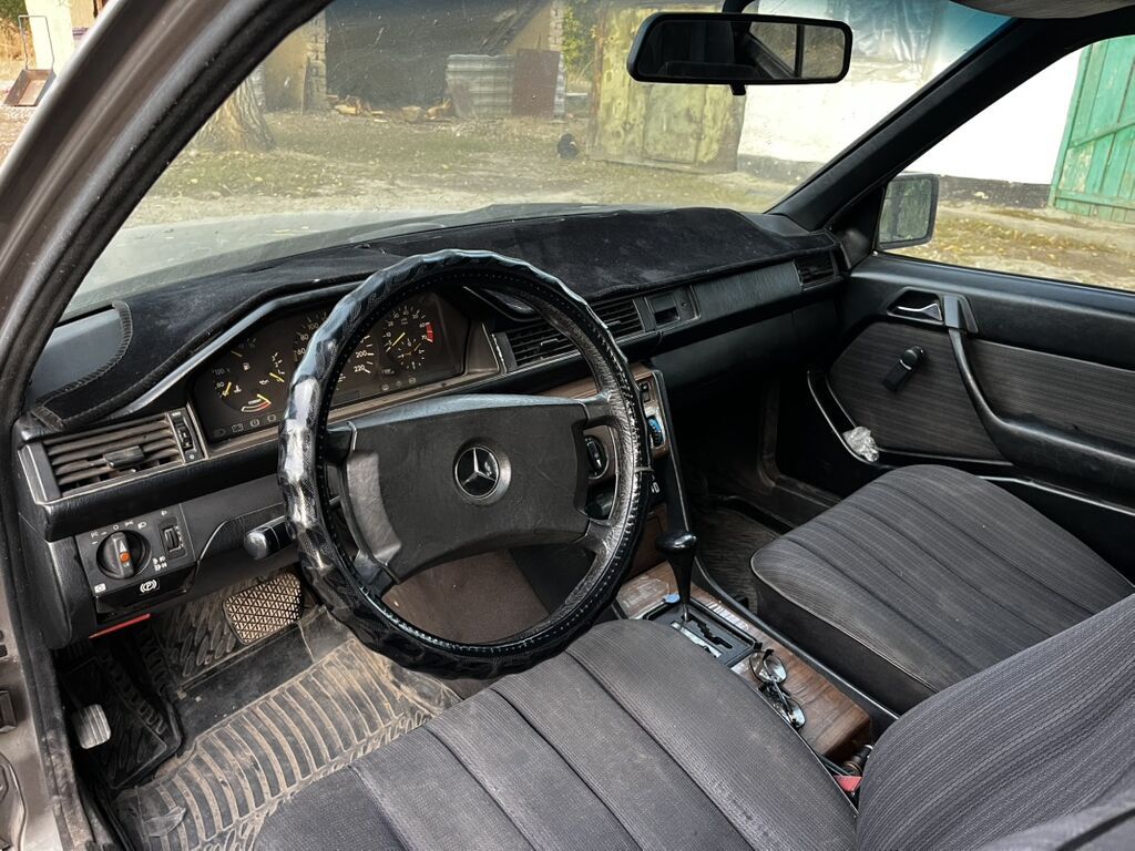 Mercedes-Benz W124: 1988 г., 2.3 л, Автомат, Бензин: фото 7