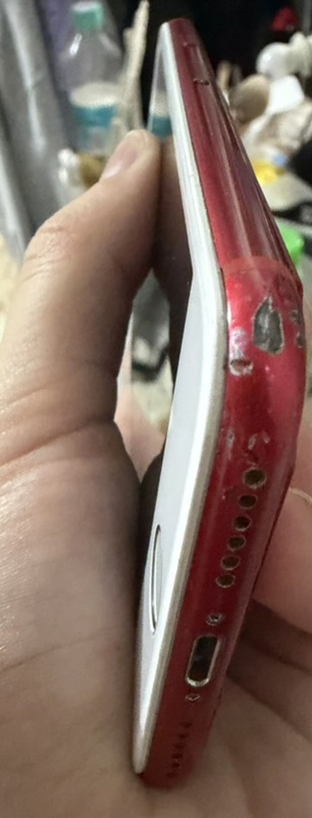 IPhone SE (2‑го поколения) PRODUCT(RED) - Экран Retina HD с кнопкой — фото 3