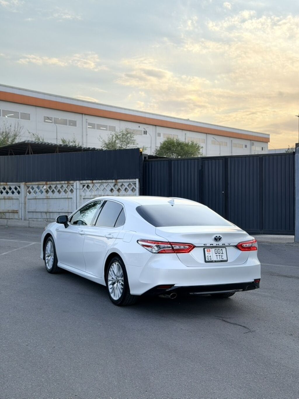 Toyota Camry: 2020 г., 2.5 л, Автомат, Бензин, Седан: фото 4