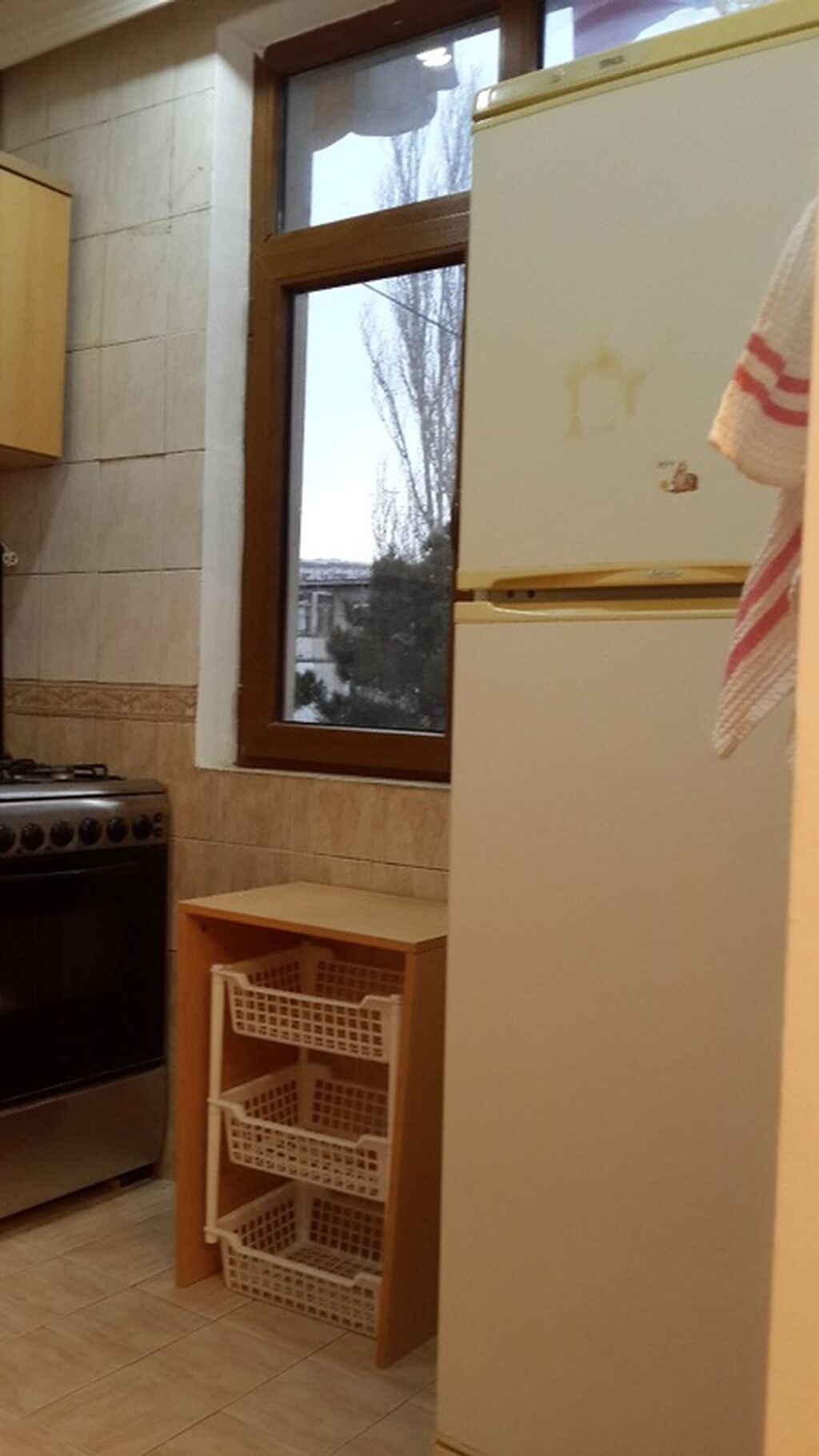 Ev 6 mkr da,Nəsimi metrosunun üstündə yerləşir. Ətrafında piyada 5-10
