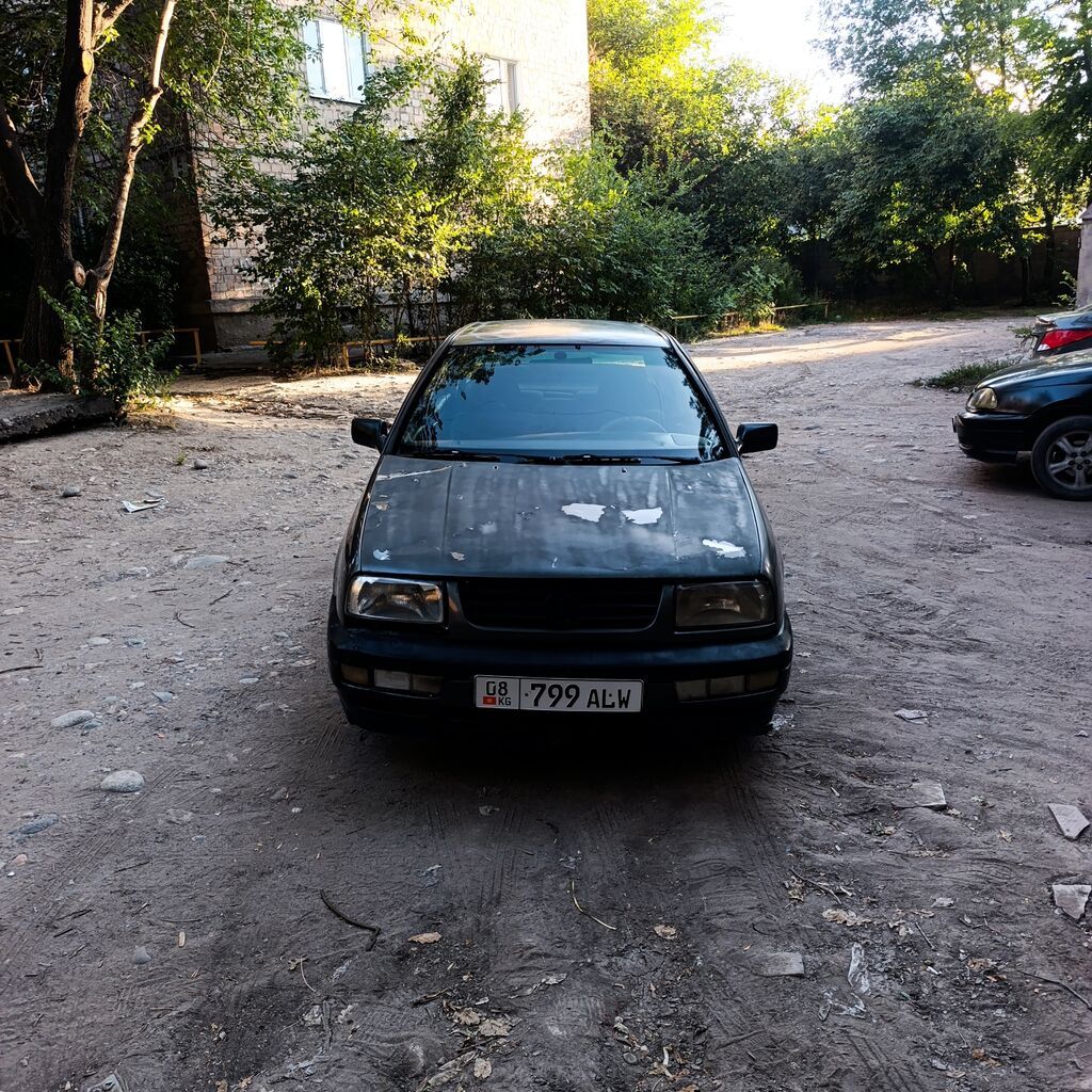 Volkswagen Vento: 1992 г., Механика, Седан: фото 2