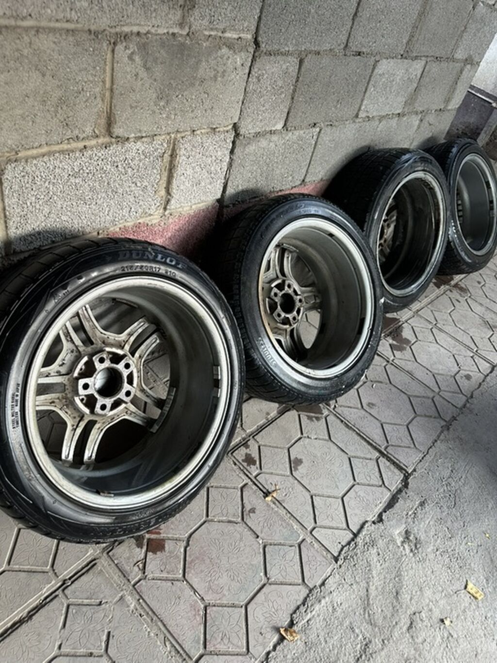 Продаю оригинальные диски с резиной на Мерседес 215/50/17 в хорошем: фото 4