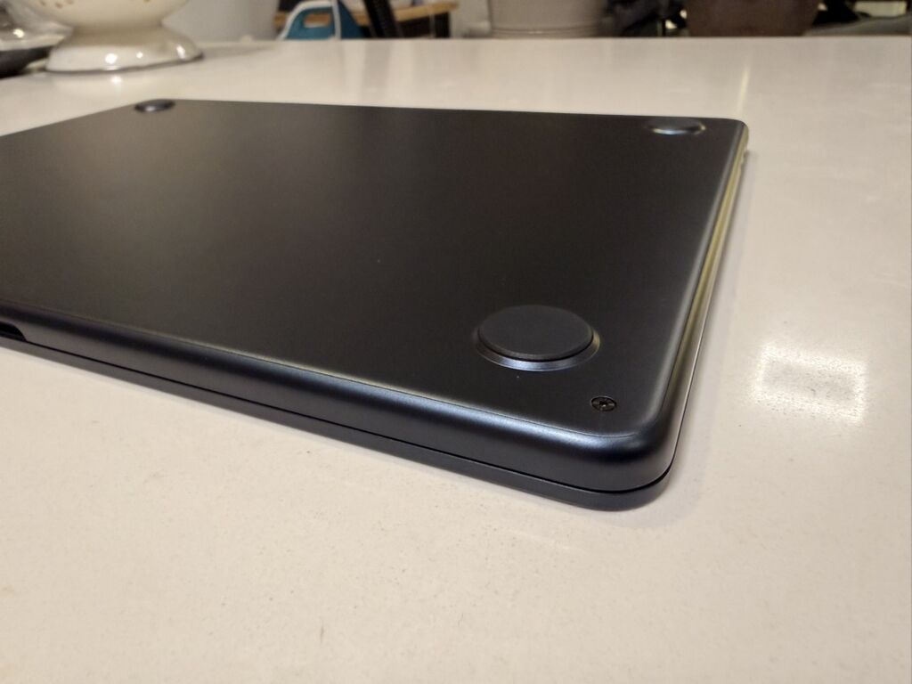 Apple MacBook (серия Air нового дизайна), цвет Midnight (темно‑синий): фото 5