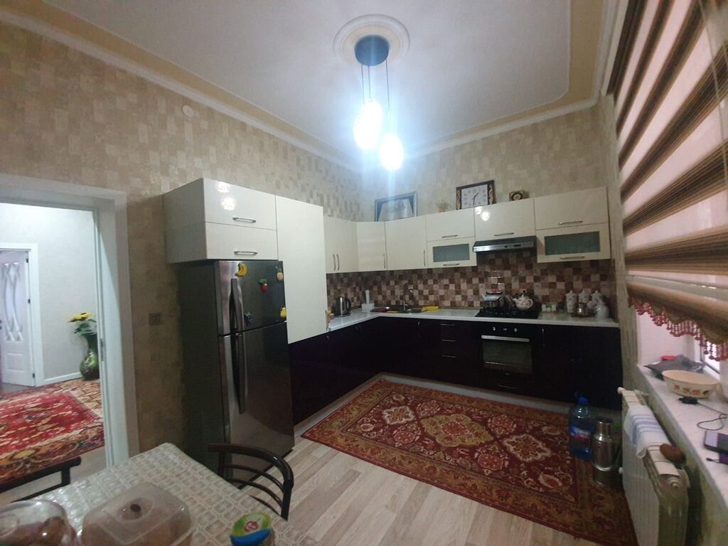 Bakıxanov qəs. 6 otaqlı, 200 kv. m, Yeni təmirli