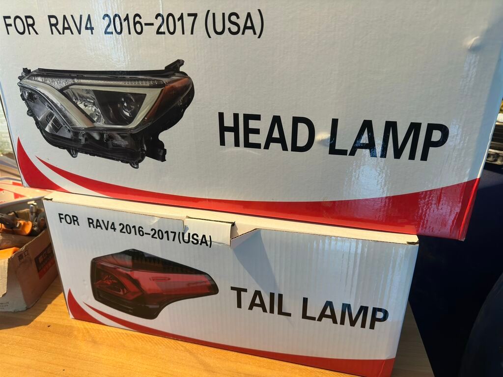 Передняя левая фара Toyota 2018 г., Б/у, Оригинал, США: фото 1