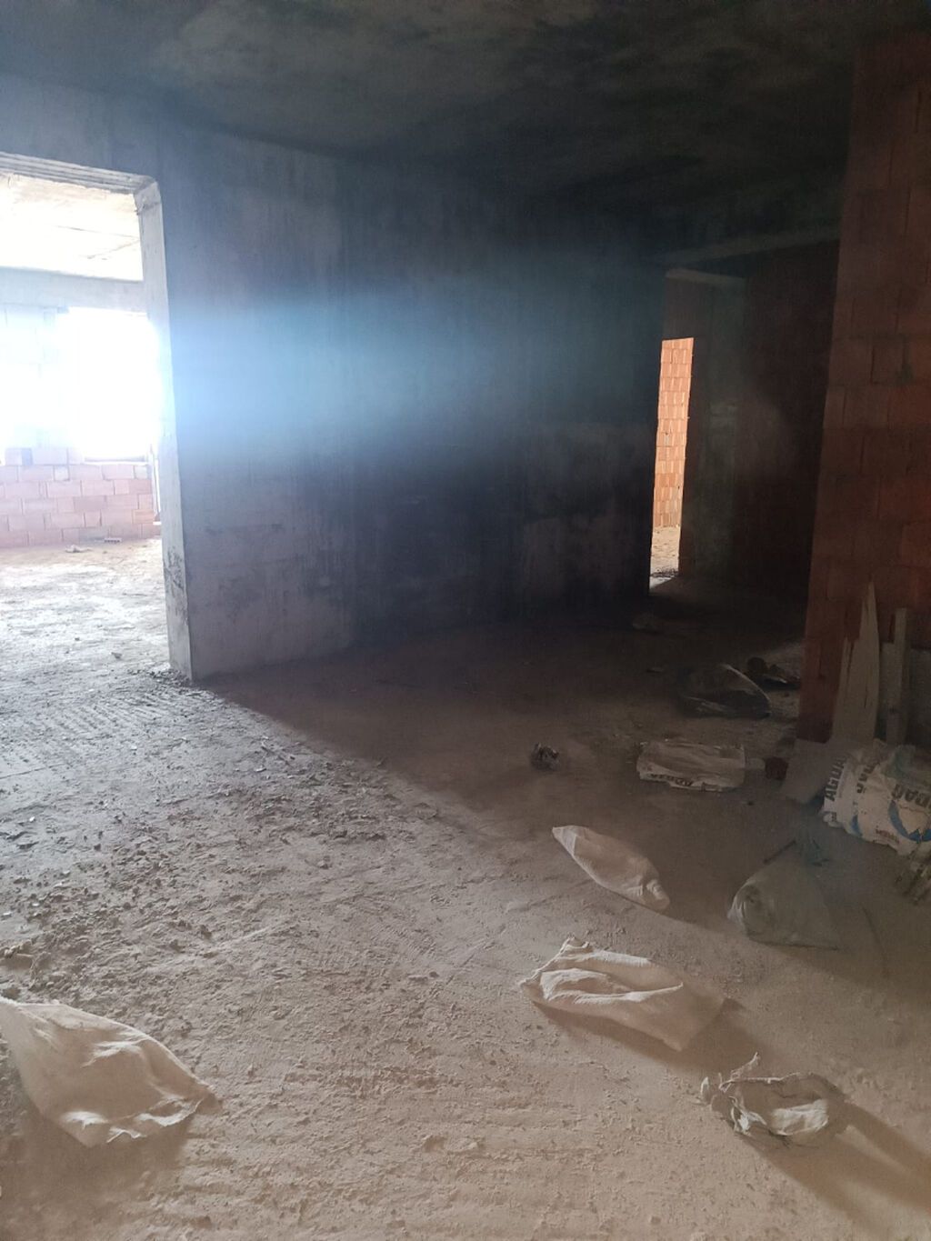 4 otaqlı, Yeni tikili, m. 20 Yanvar, 186 kv. m