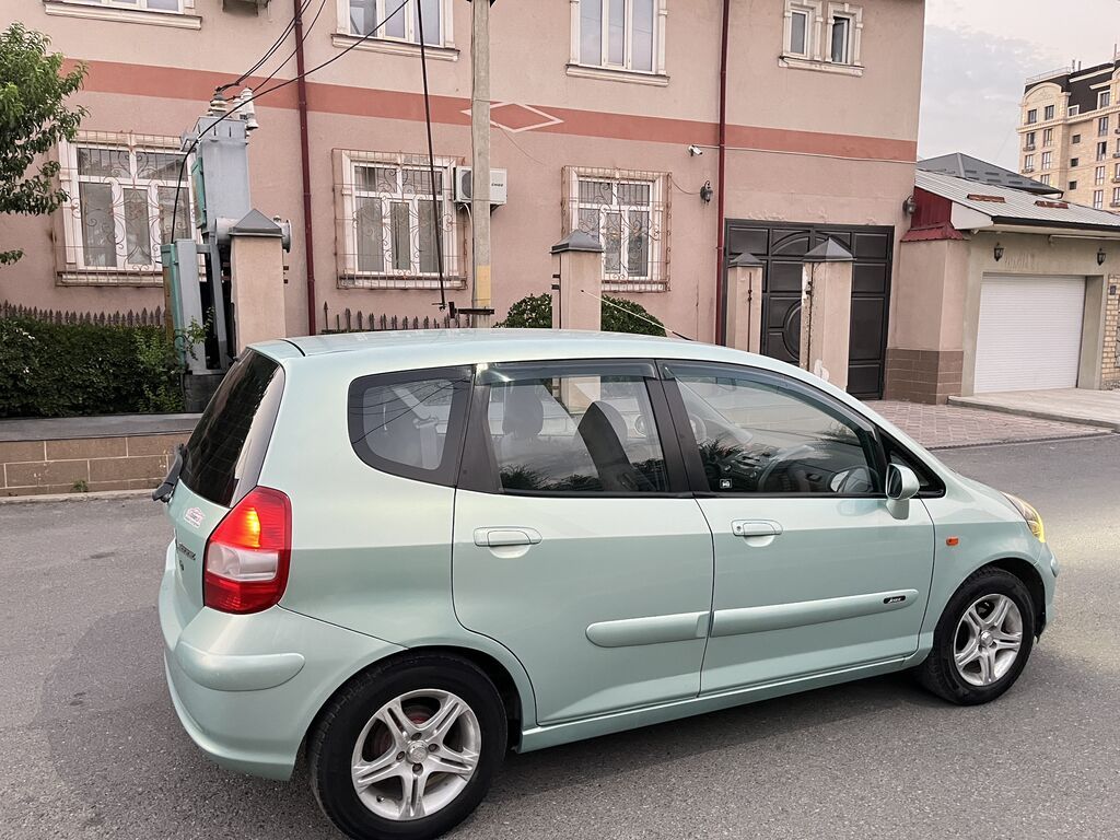 Honda Jazz: 2002 г., 1.4 л, Механика, Бензин, Хэтчбэк: фото 5