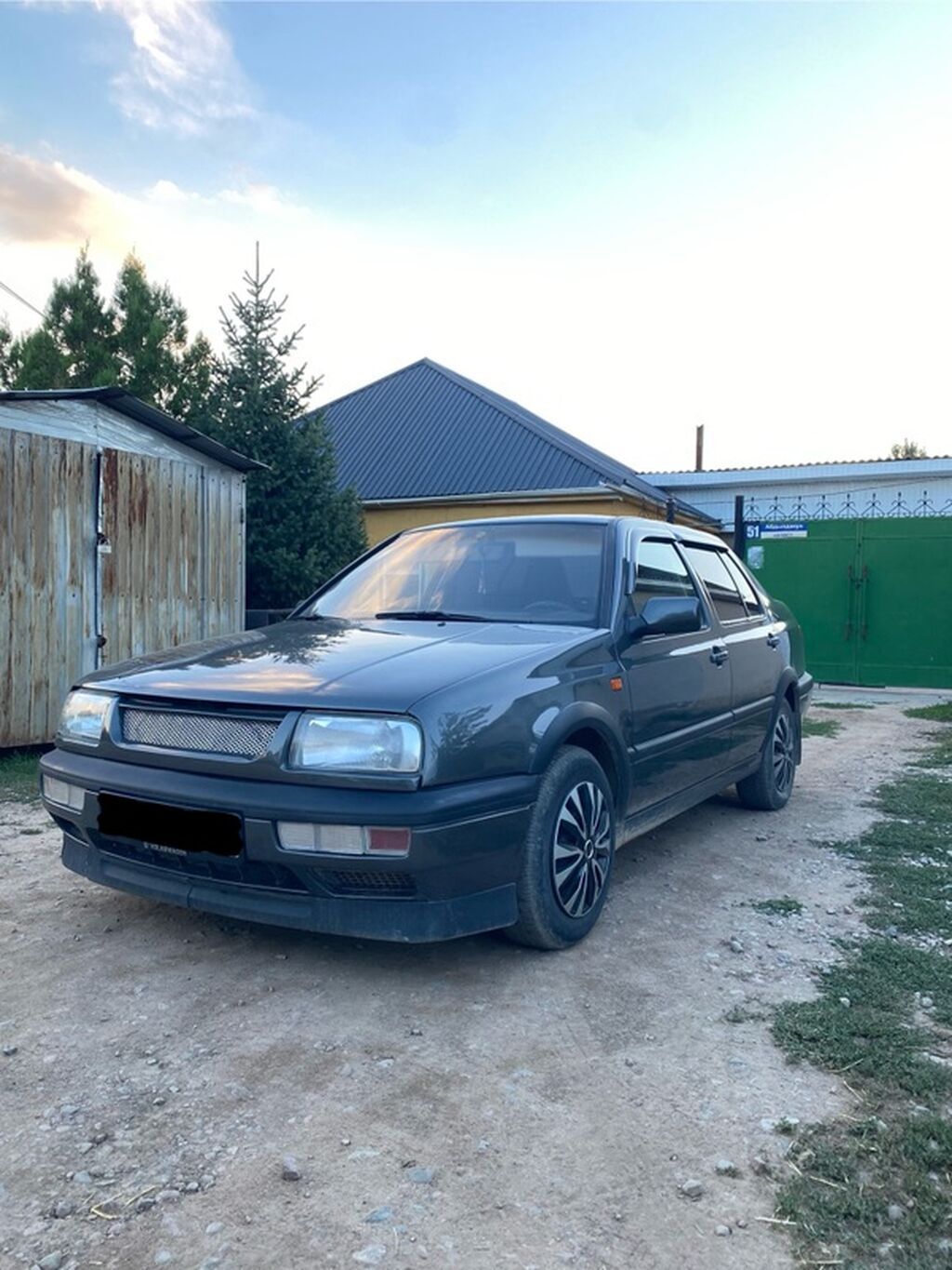 Volkswagen Vento: 1993 г., 1.8 л, Механика, Бензин, Седан: фото 3