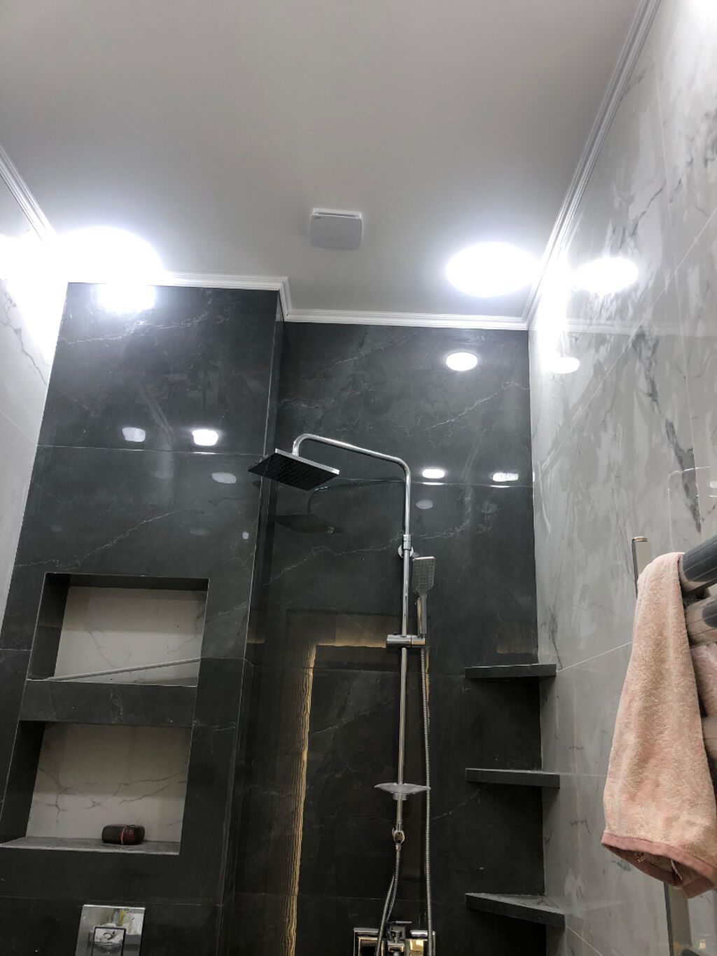 ✨ **WHITE STONE TOWERS-DƏ LÜKS 2 OTAQLI MƏNZİL KİRAYƏ VERİLİR** 🏡 **2