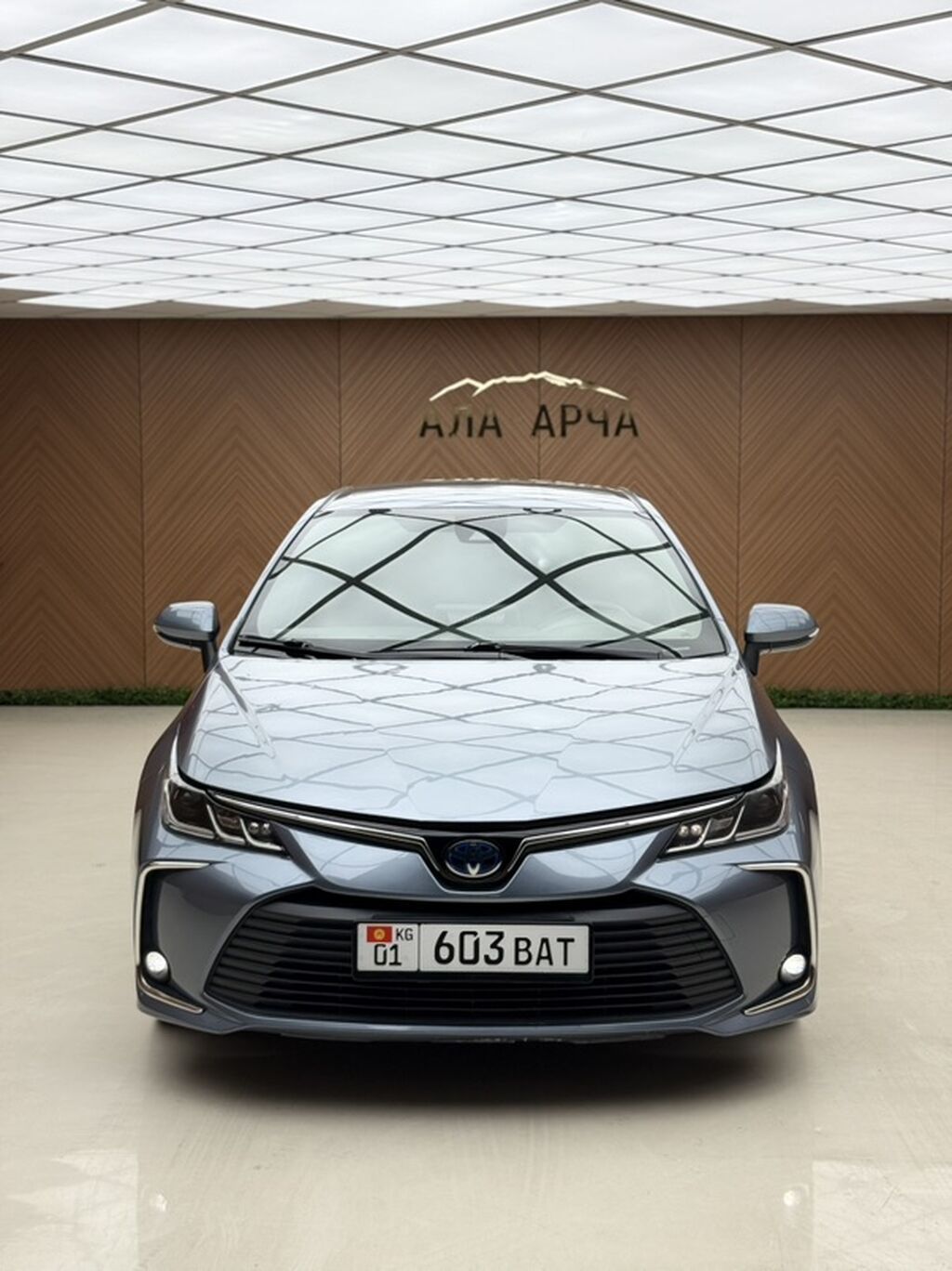 Toyota Corolla: 2019 г., 1.8 л, Автомат, Гибрид, Седан: фото 3