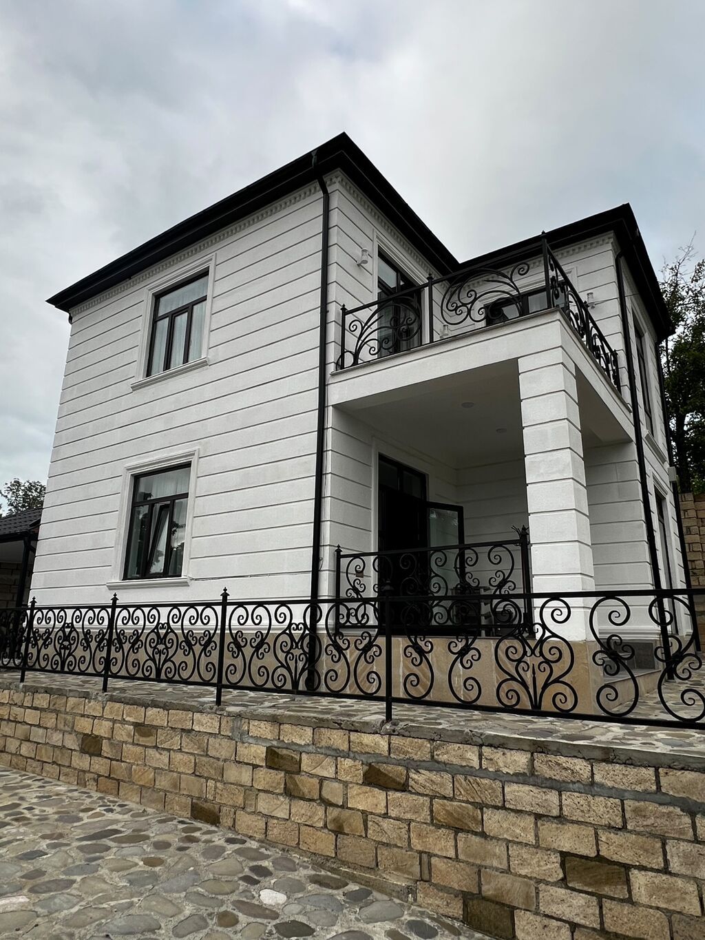 3 otaqlı, 127 kv. m, Yeni təmirli