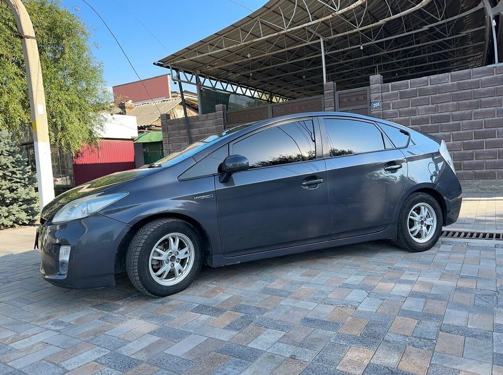 Toyota Prius: 2011 г., 1.8 л, Автомат, Гибрид, Лифтбек: фото 2