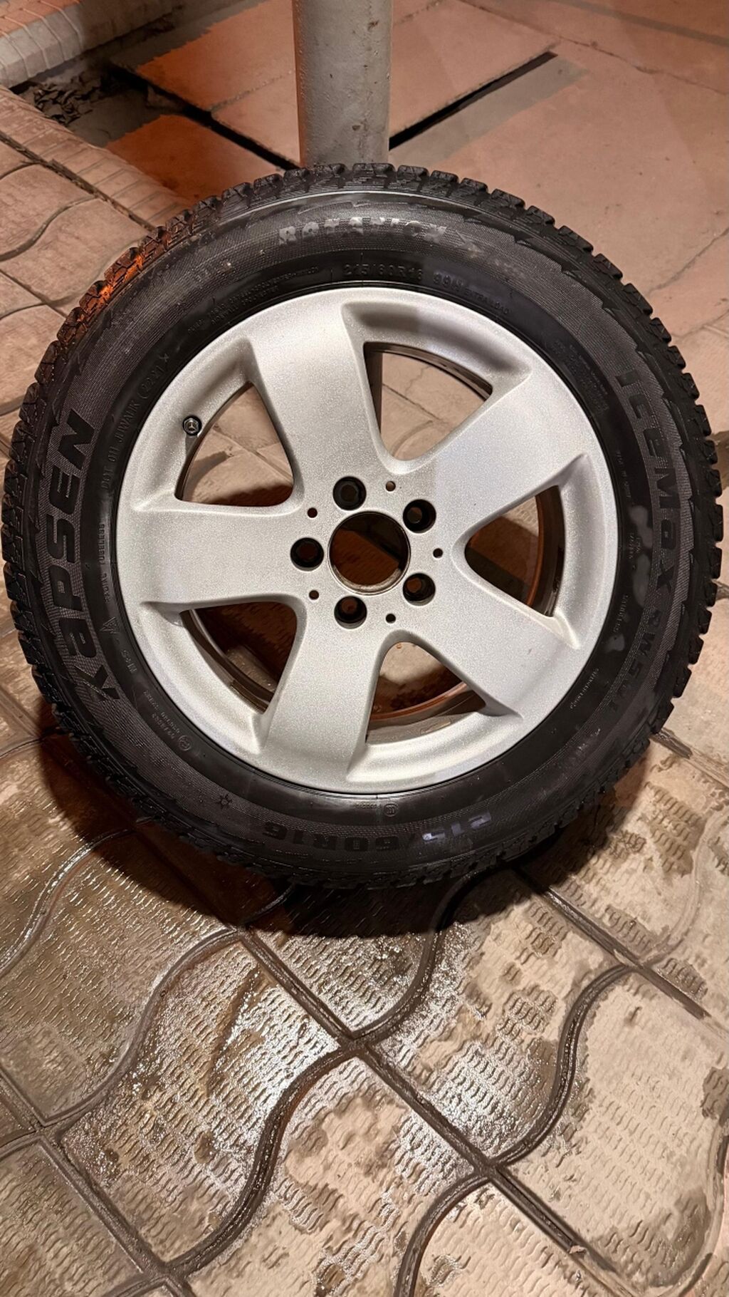 Диски Mercedes с шинами 215/60/R16 Зимний комплект. Состояние: фото 2
