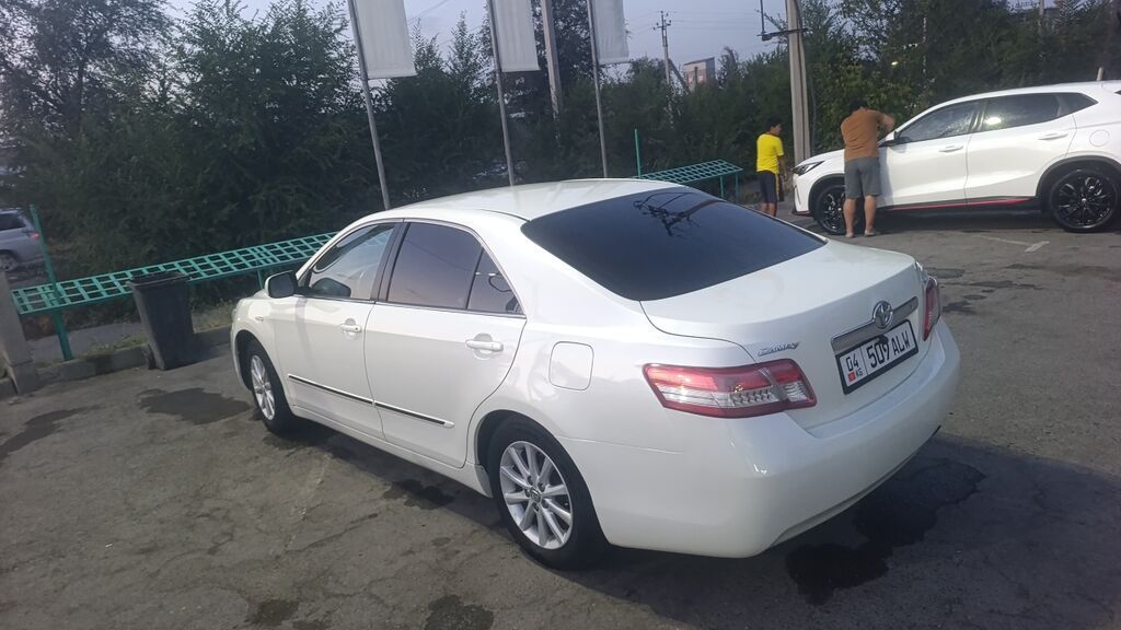 Toyota Camry: 2010 г., 2.4 л, Автомат, Газ, Седан: фото 2