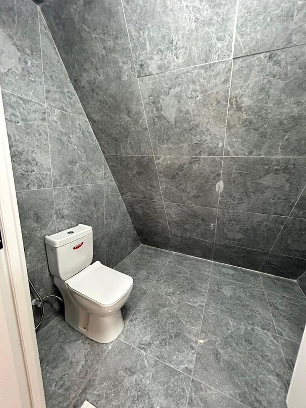 Kirayə üçün tam mebelli ev/interyer - Plan: geniş zal və mətbəx birgə