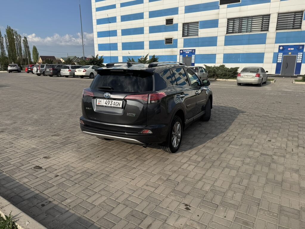 Toyota RAV4: 2018 г., 2.5 л, Автомат, Гибрид, Кроссовер: фото 2