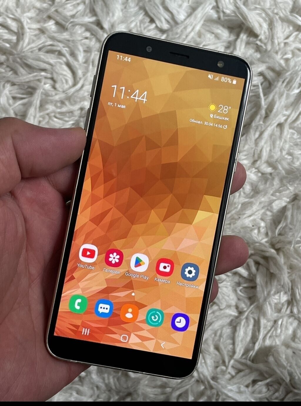Samsung Galaxy J6, Б/у, 32 ГБ, цвет - Золотой, 2 SIM — фото 2