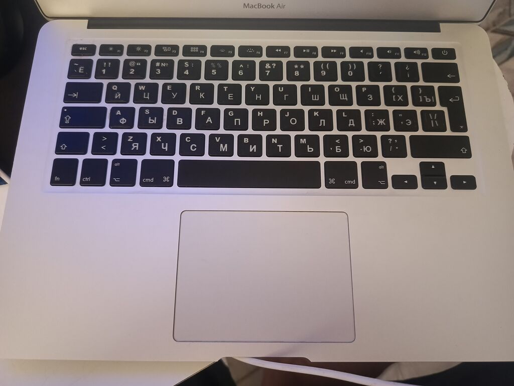MacBook Air 13" - Экран 13" с матовым стеклом, чёткое изображение -: фото 2