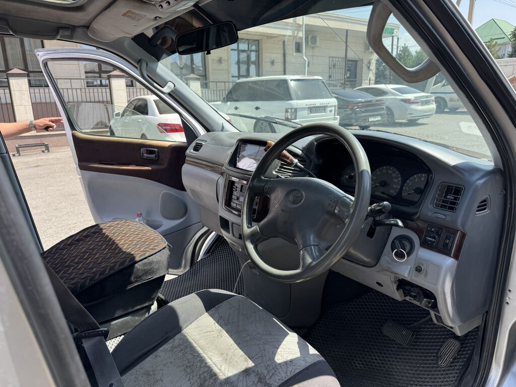 Toyota Hiace: 2000 г., 2.7 л, Автомат, Бензин, Минивэн: фото 7