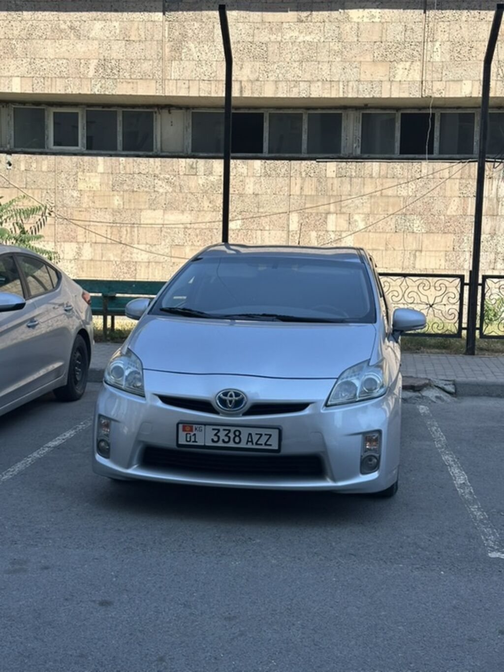 Toyota Prius: 2011 г., 1.8 л, Вариатор, Гибрид, Хэтчбэк: фото 2