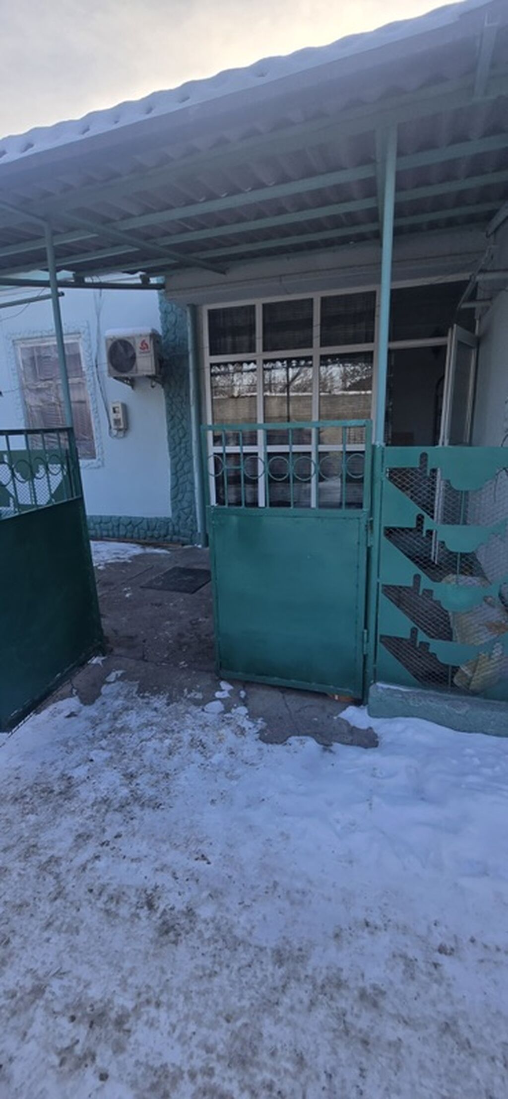 Сдаётся уютный дом барачного типа. В доме имеются: 2 спальные: фото 2