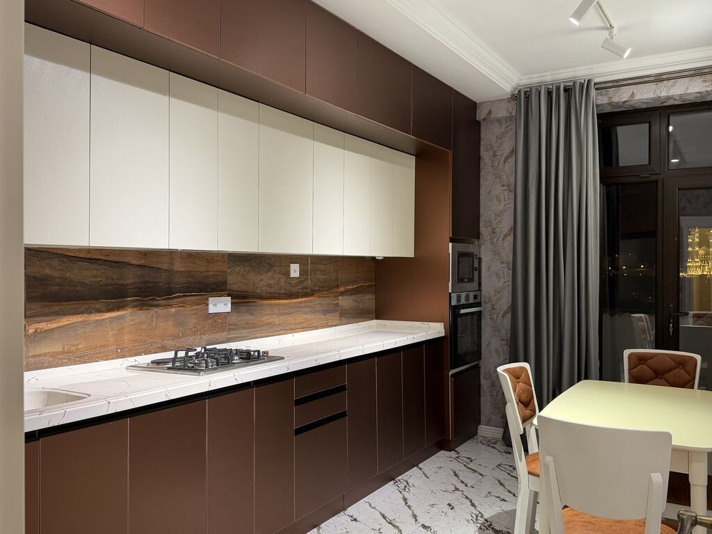 6-cı mikrorayon, 3 otaqlı, Yeni tikili, m. Azadlıq Prospekti, 132 kv. m