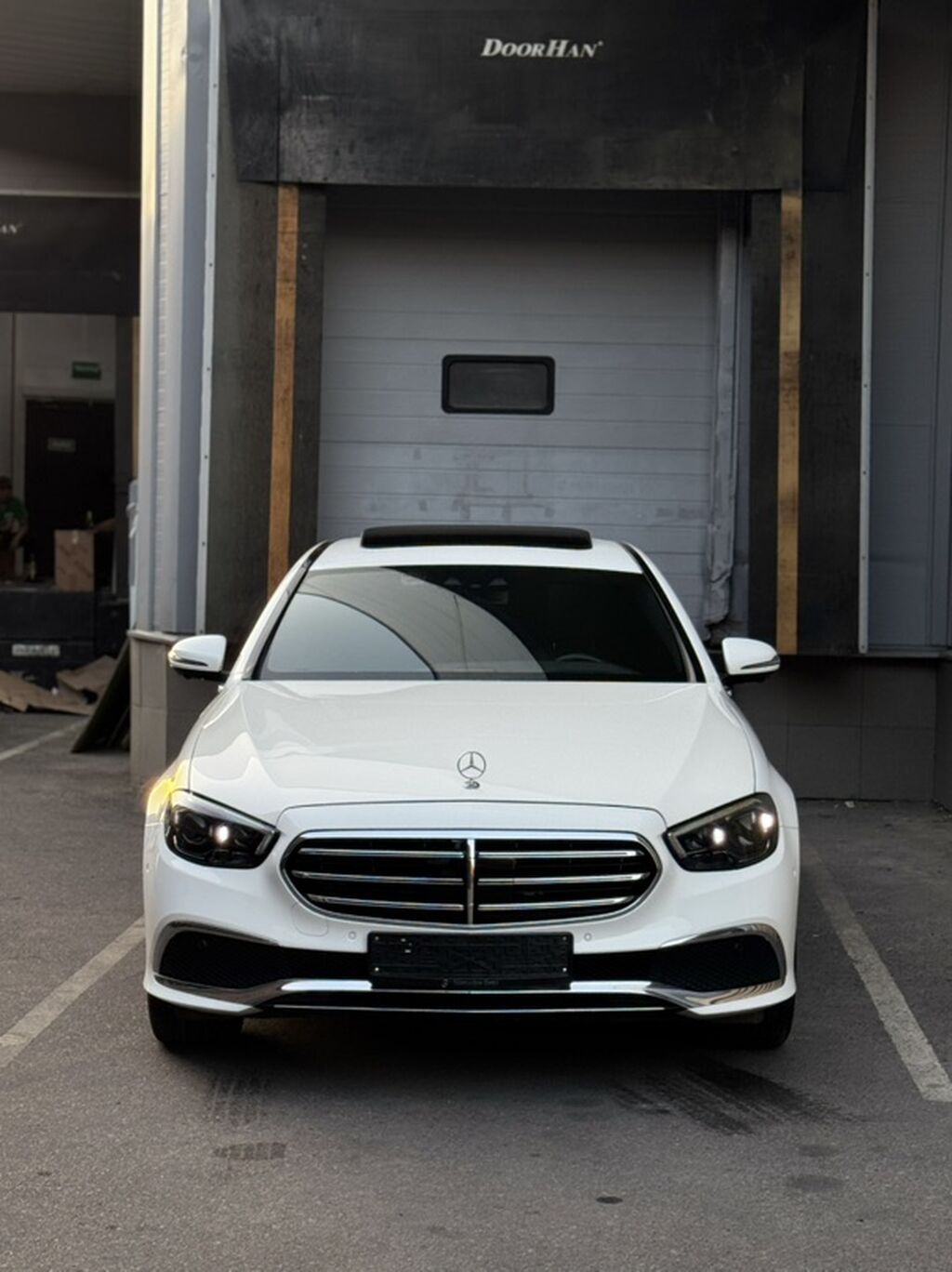 Mercedes-Benz E-Class: 2021 г., 2 л, Автомат, Электромобиль, Седан: фото 3