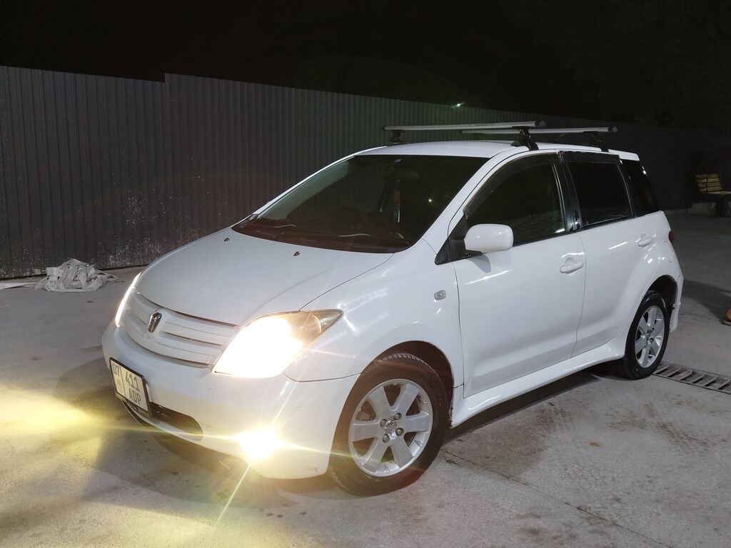Toyota Ist: 2002 г., 1.5 л, Автомат, Газ, Хэтчбэк: фото 3