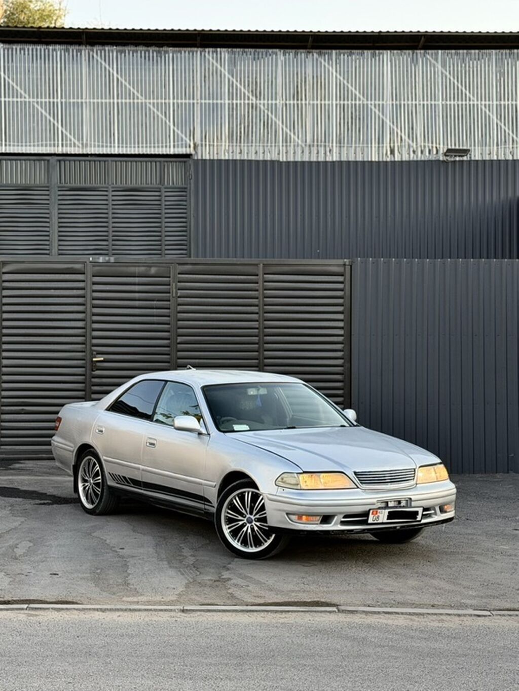 Toyota Mark II: 1996 г., 2 л, Автомат, Бензин, Седан: фото 1