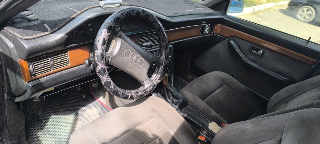 Audi 100: 1991 г., 2.3 л, Механика, Бензин, Седан: фото 3