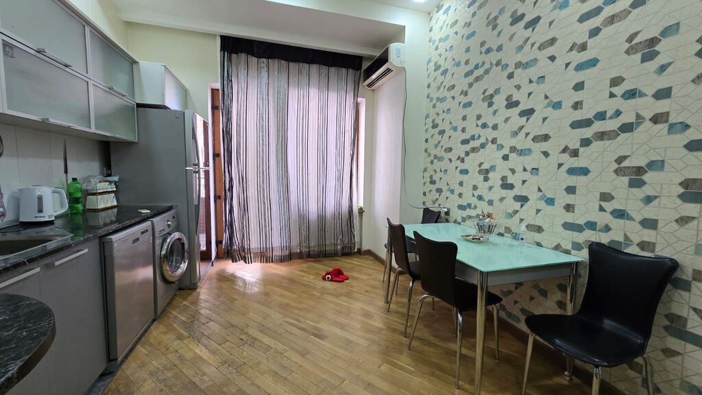 3 otaqlı, Yeni tikili, 162 kv. m