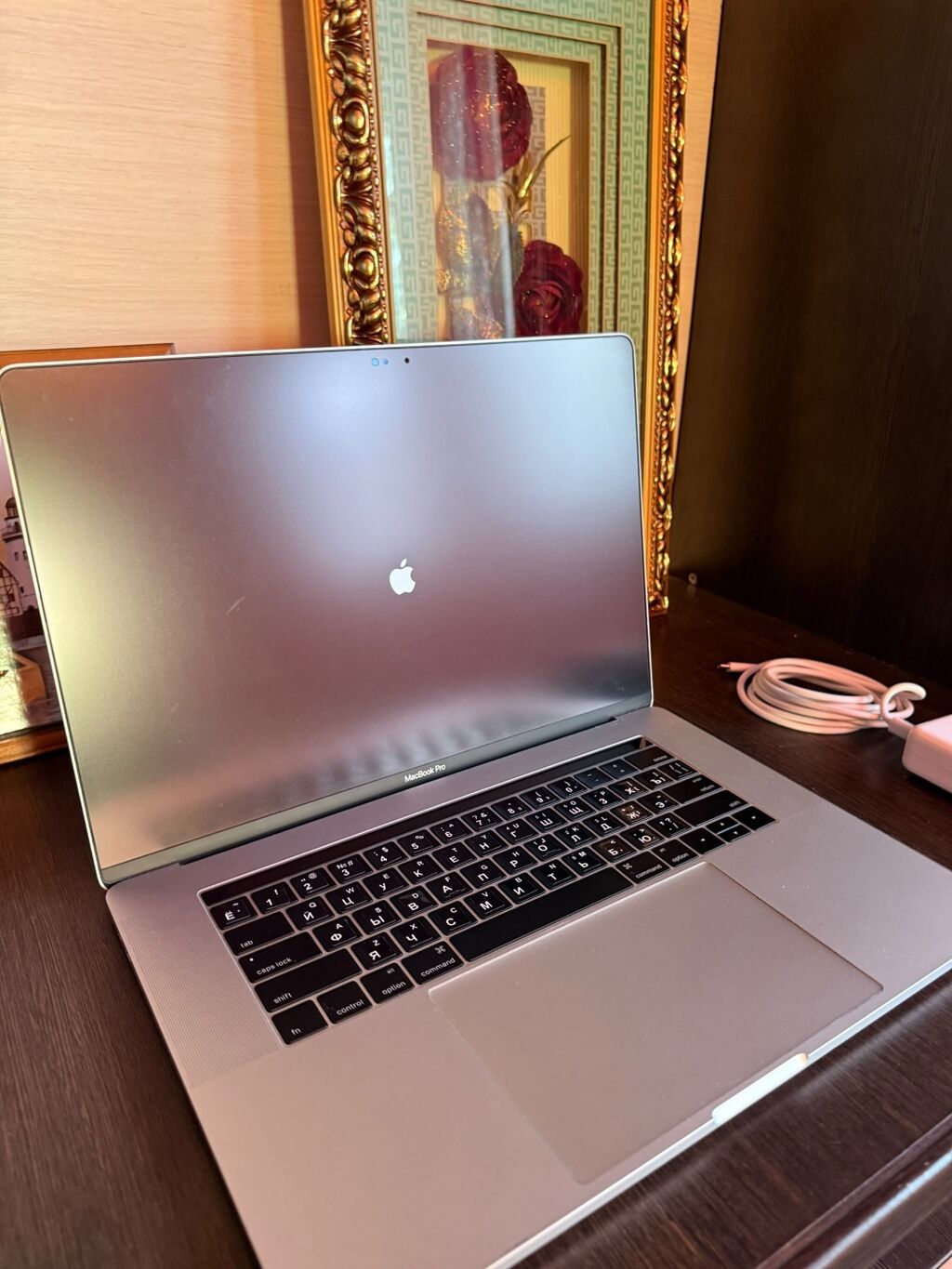 Apple MacBook Pro 16" (серый космос) - Экран 16 дюймов, тонкие рамки: фото 4