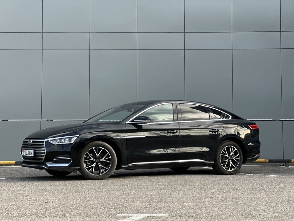 BYD E9