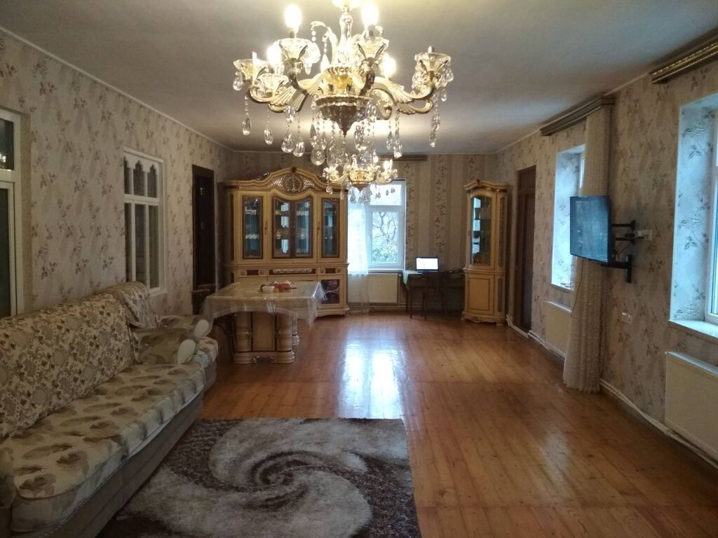 3 otaqlı, 135 kv. m, Orta təmir